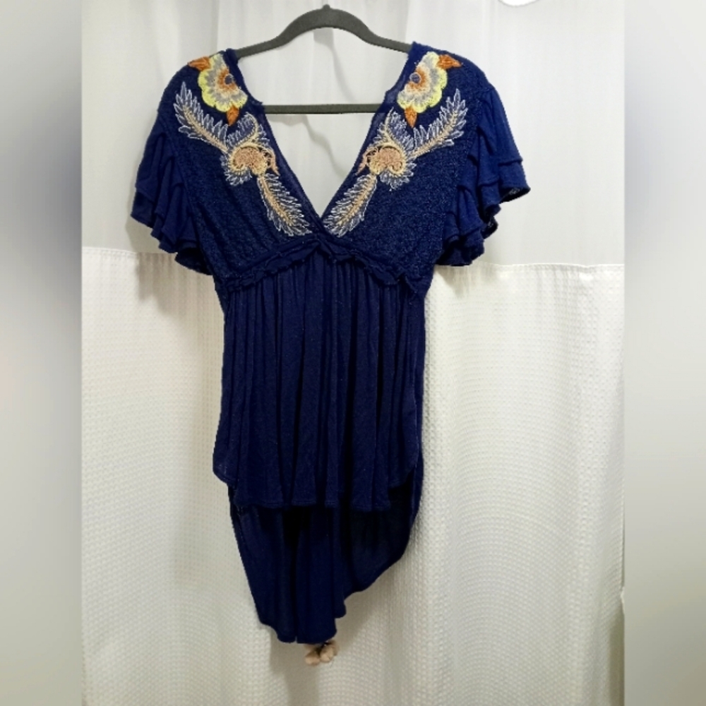 Free People tunic. EUC.  Size xs. Very unique.